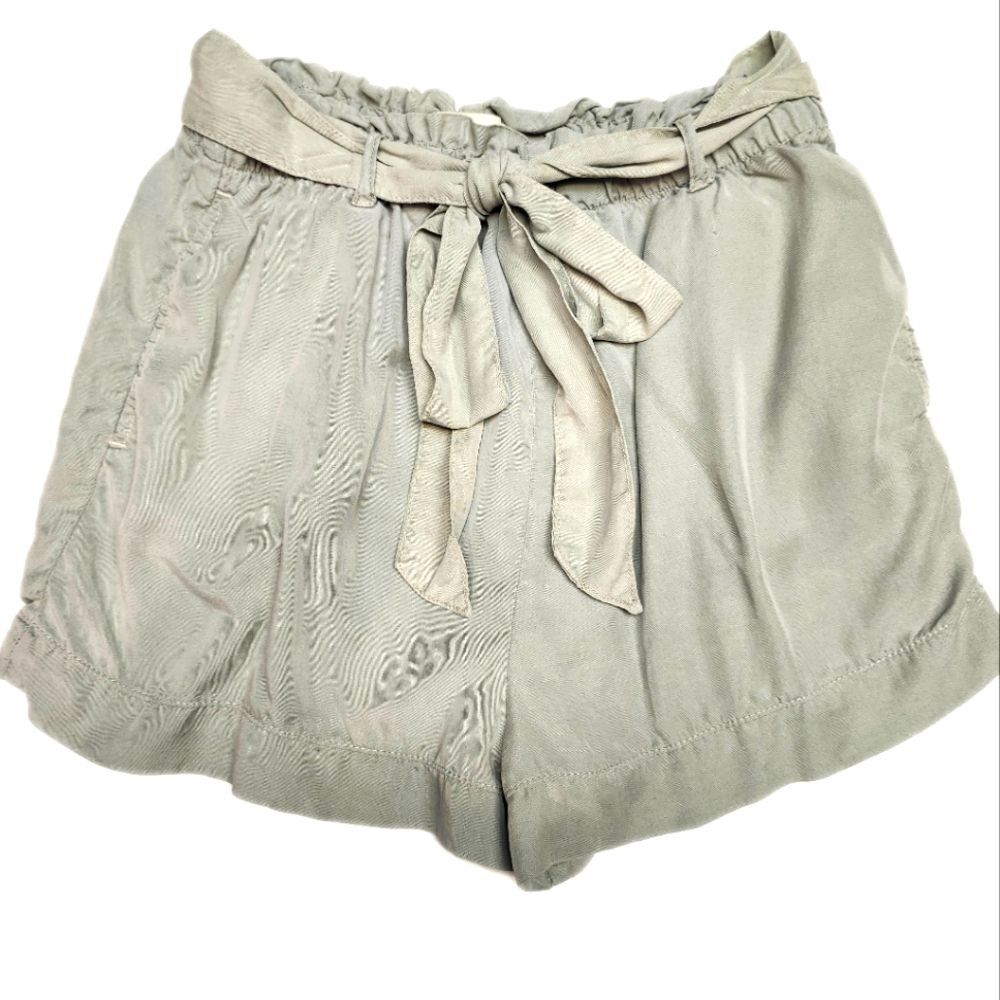 Cloth & Stone 100% tencel-lyocell, light khaki green shorts, S